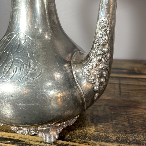 Reed and Barton silver plated teapot #60 - Picture 9 of 11